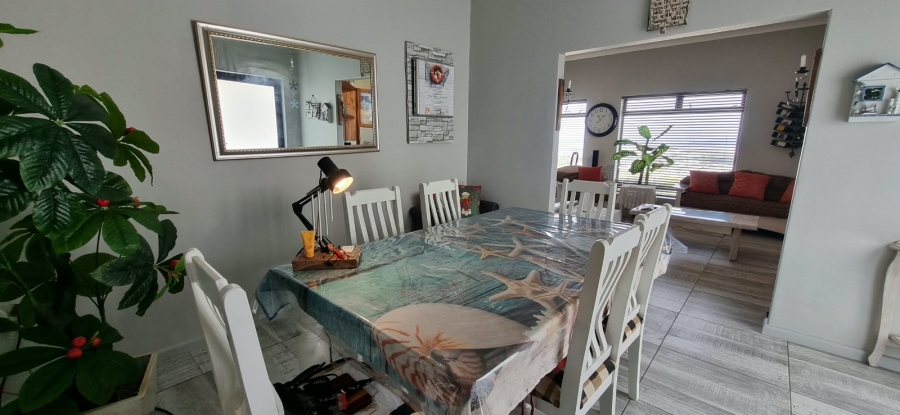 2 Bedroom Property for Sale in Hoogland Western Cape